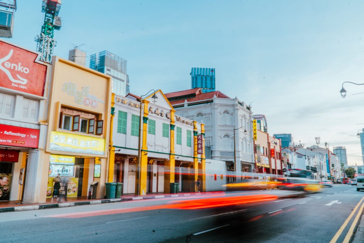 chinatown singapore shophouses street