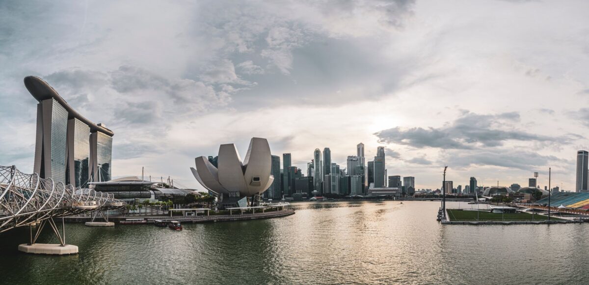 singapore marina bay skyline late afternoon