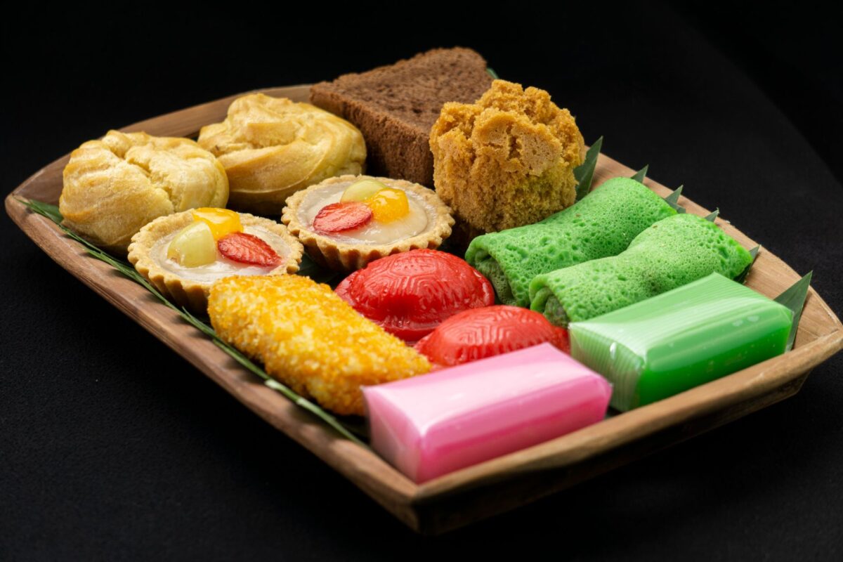peranakan nyonya kueh dessert display